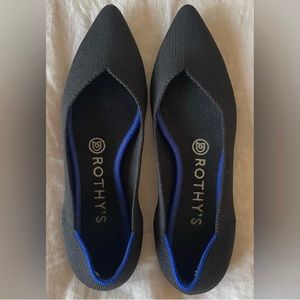 Size 7 women Black Rothy’s